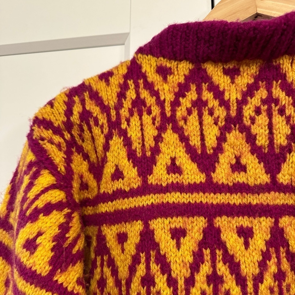 Vintage wool Geometric Knit Sweater gold and magenta - Picture 3 of 4